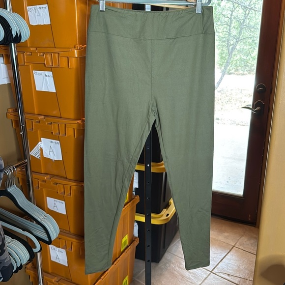 NEW Lularoe TC Tall & Curvy Olive Green Leggings Size 12-18 - Picture 1 of 5